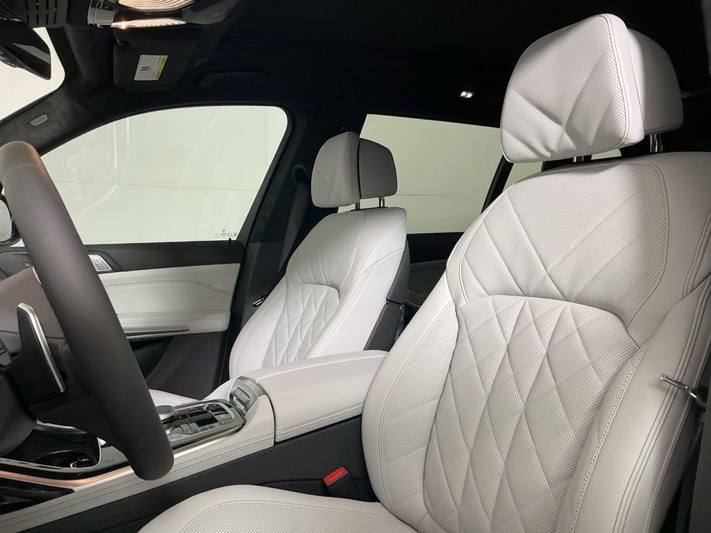 New 2026 BMW X7 xDrive40i w/ M Sport Package AWD/4WD image 22