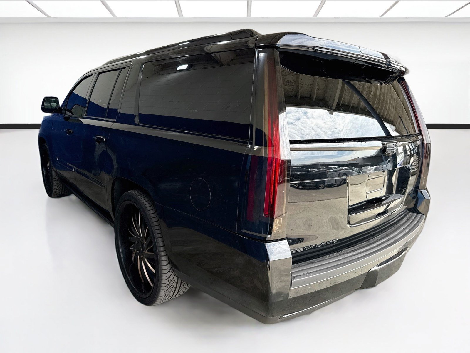 Used 2016 Cadillac Escalade ESV Platinum AWD/4WD image 6