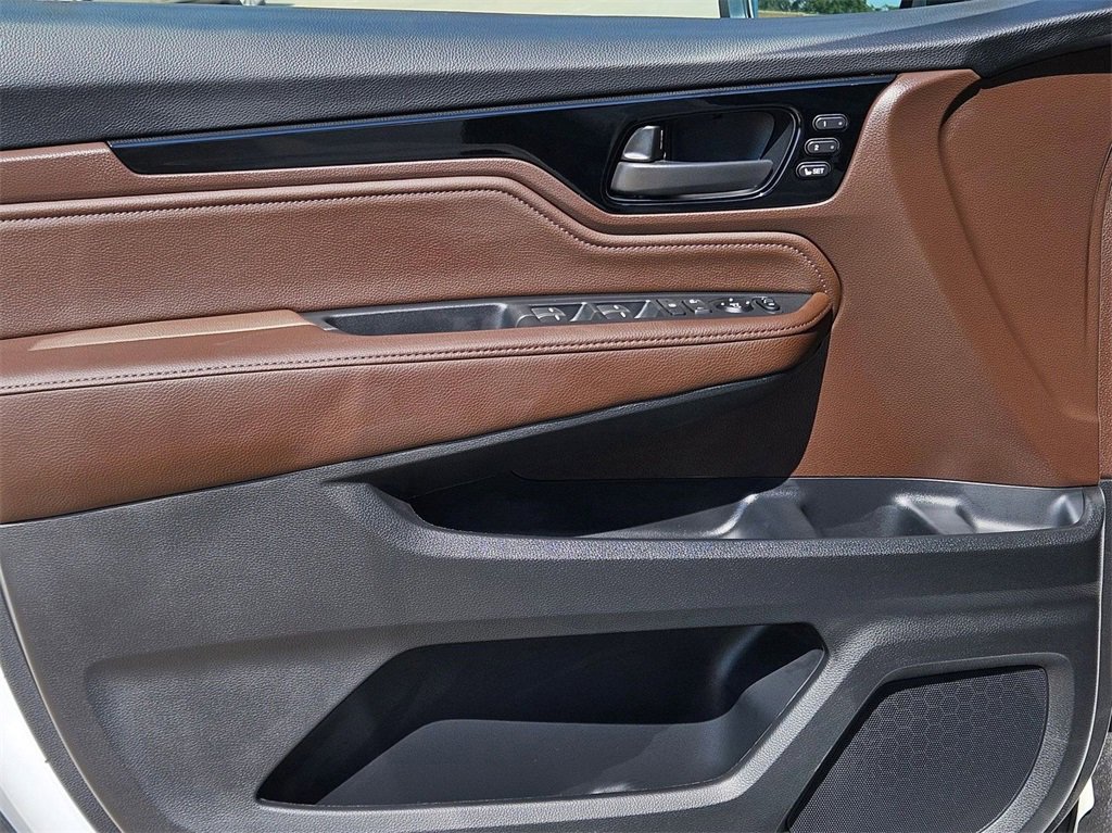 New 2026 Honda Odyssey Touring image 13