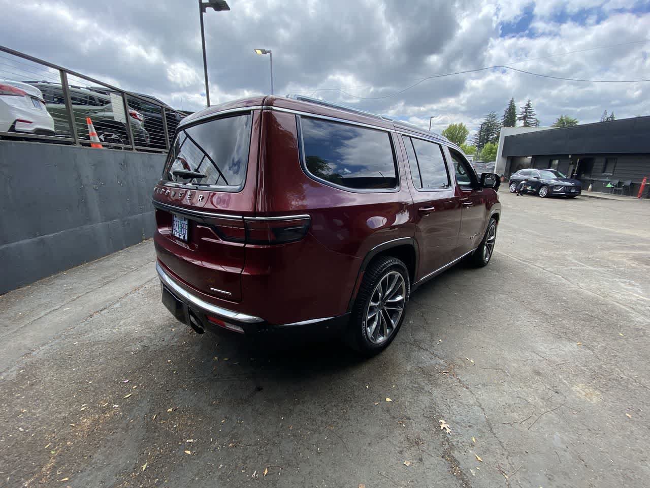 Used 2022 Jeep Wagoneer Series III w/ Premium Group I AWD/4WD image 6