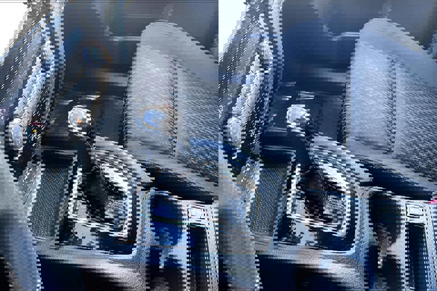 Used 2019 Nissan Rogue SV image 16