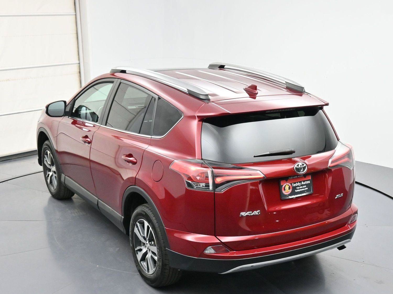 Used 2018 Toyota RAV4 XLE FWD image 30