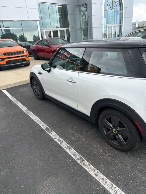 Used 2024 MINI Cooper SE FWD image 8