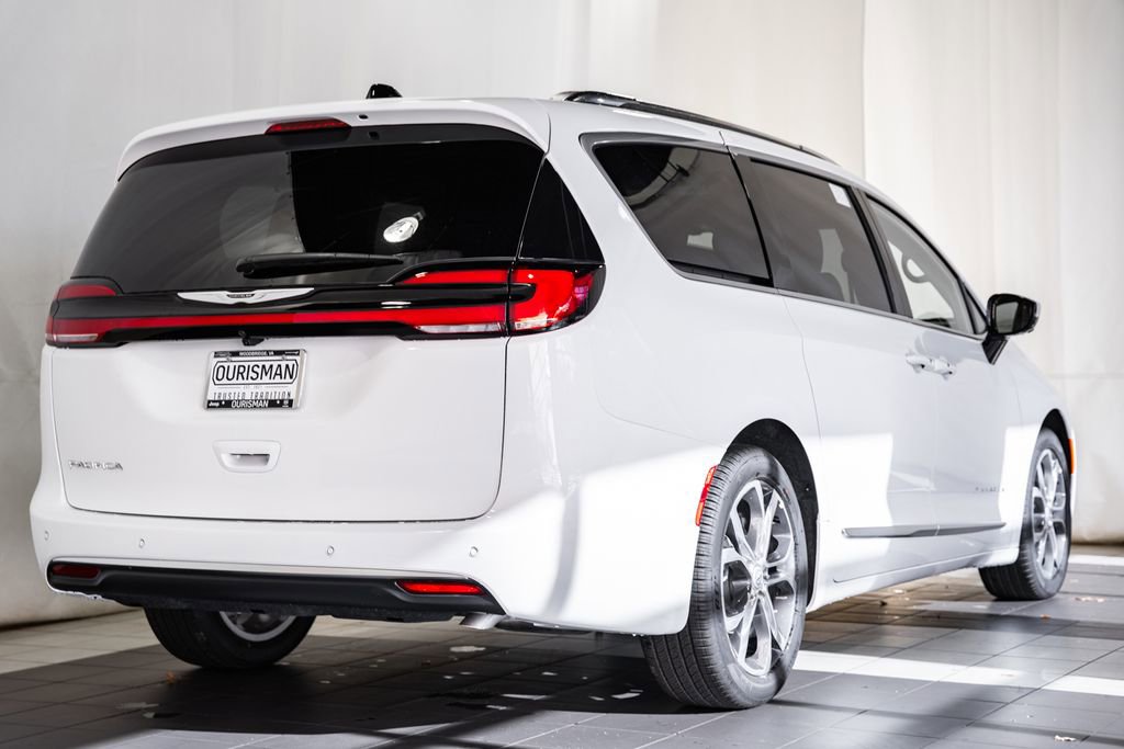 New 2026 Chrysler Pacifica Pinnacle image 4