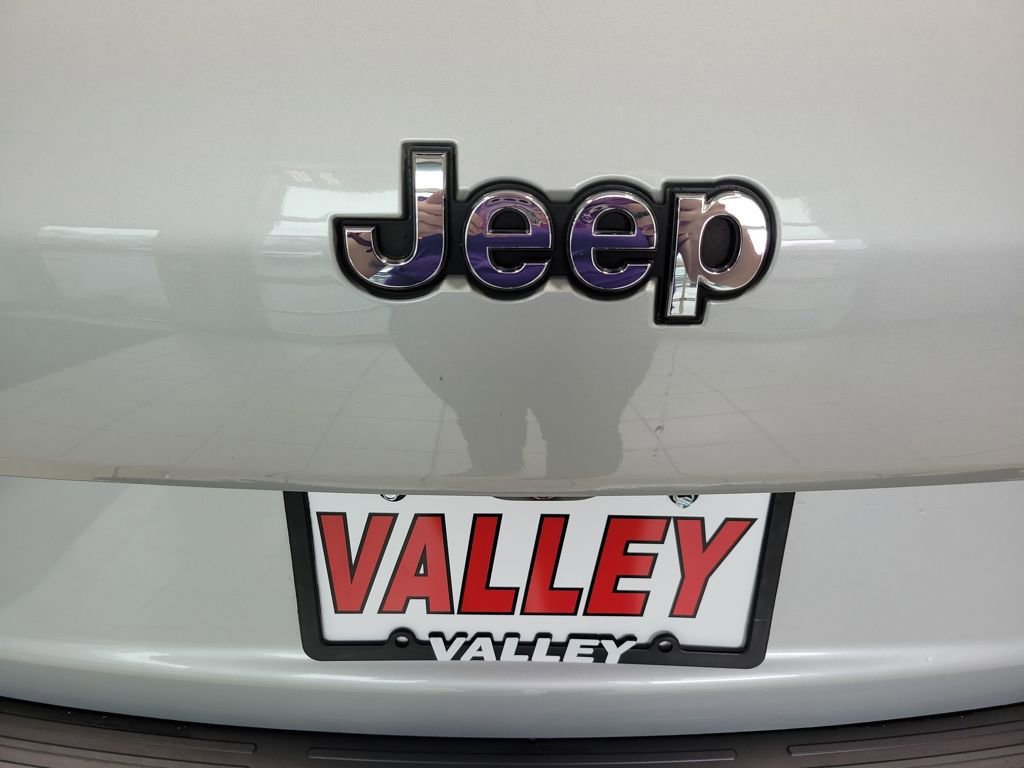 Used 2024 Jeep Grand Cherokee L Overland w/ Trailer Tow Package image 9