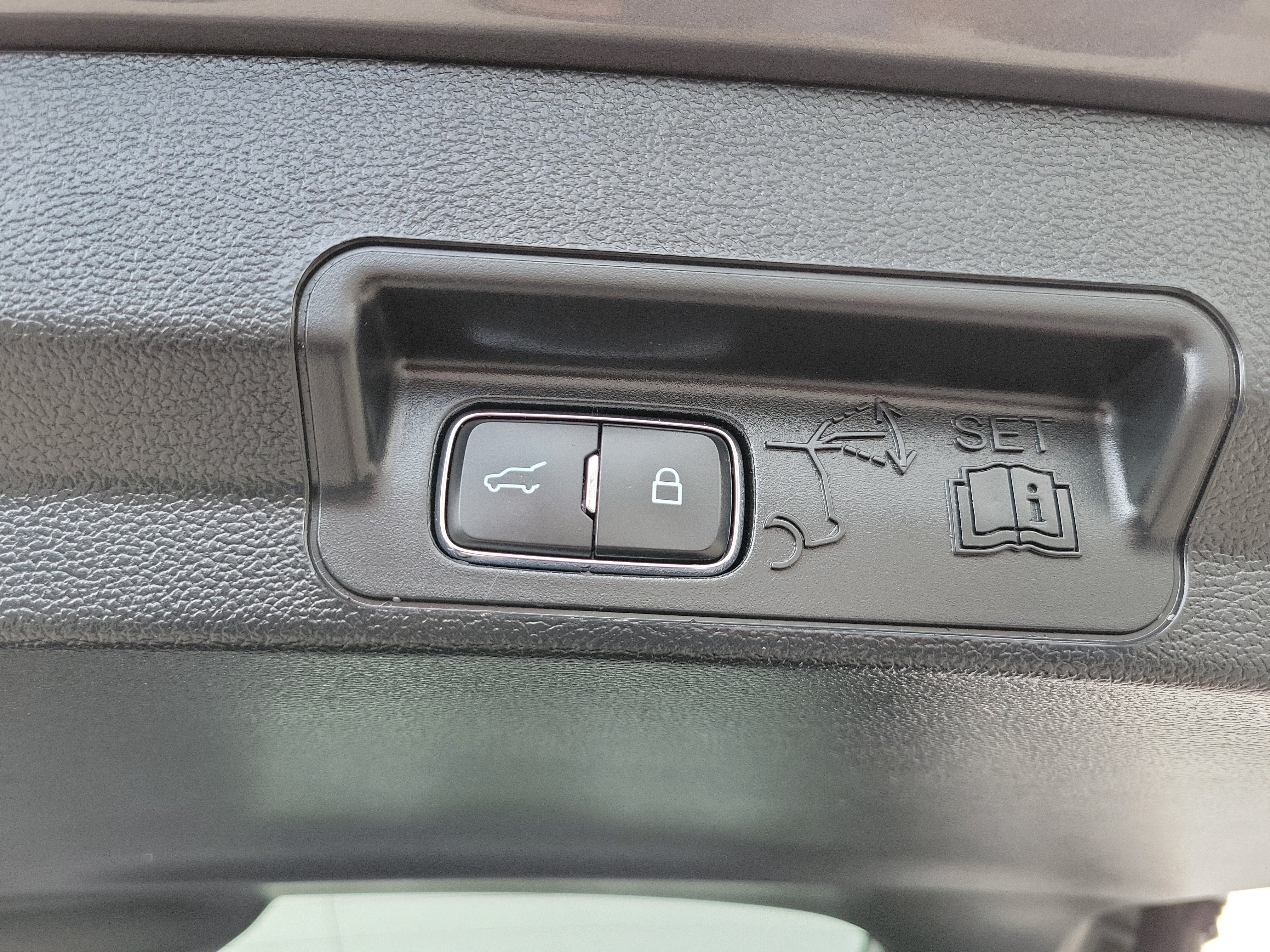 Certified 2024 Ford Explorer XLT RWD image 16