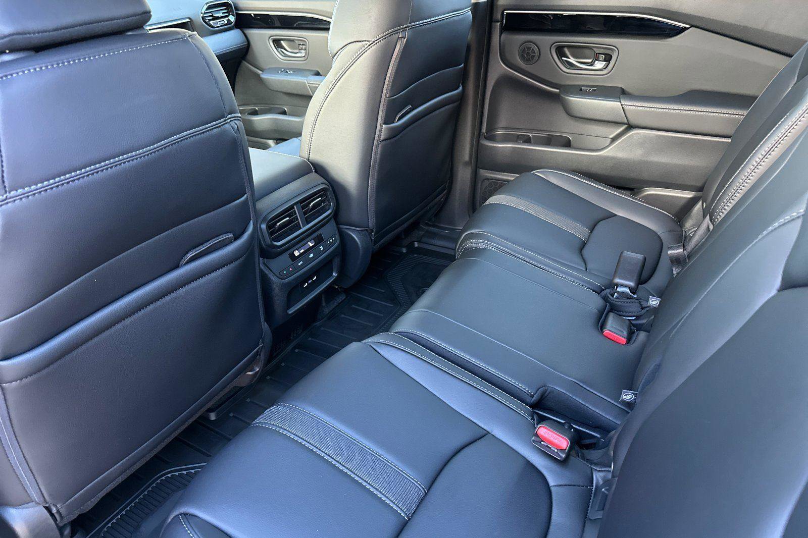 New 2025 Honda Pilot Touring image 9