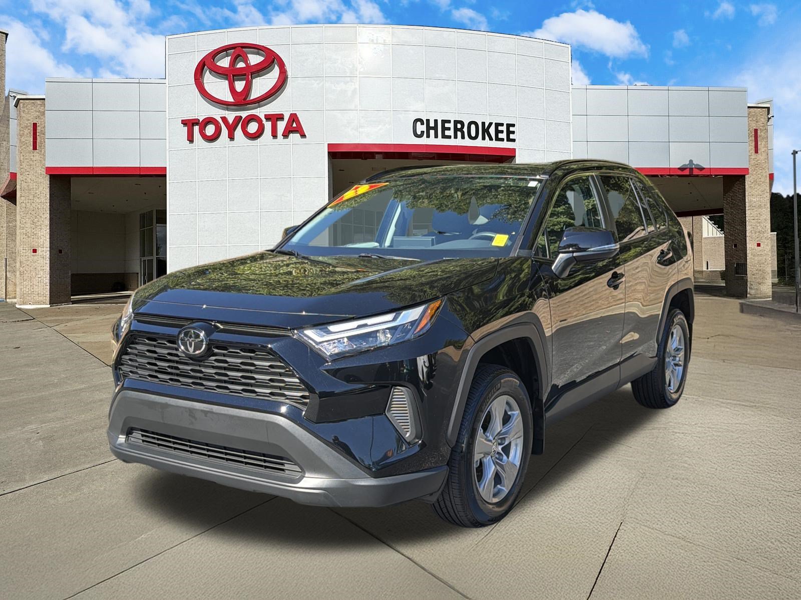 Used 2025 Toyota RAV4 XLE w/ Convenience Package FWD image 1