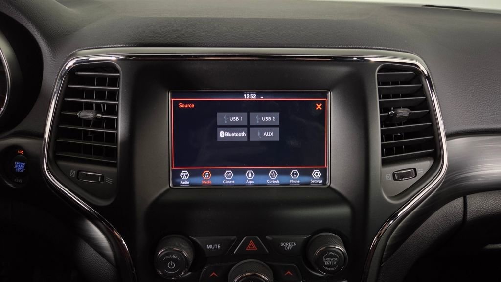 Used 2020 Jeep Grand Cherokee Laredo AWD/4WD image 25