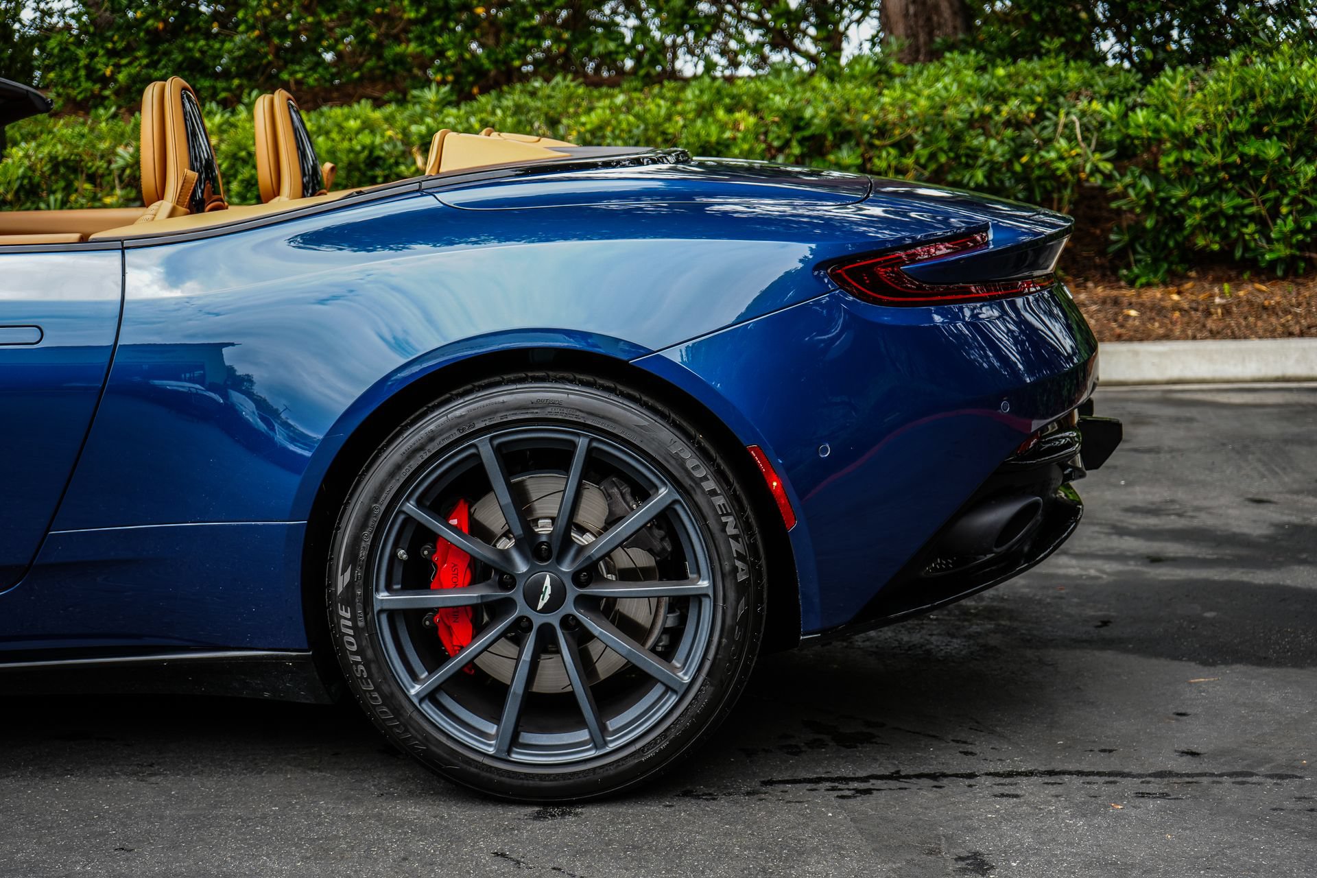 Used 2023 Aston Martin DB11 Volante RWD image 37