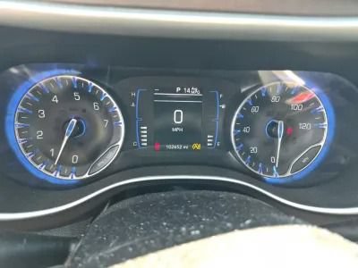 Used 2019 Chrysler Pacifica Touring-L FWD image 10