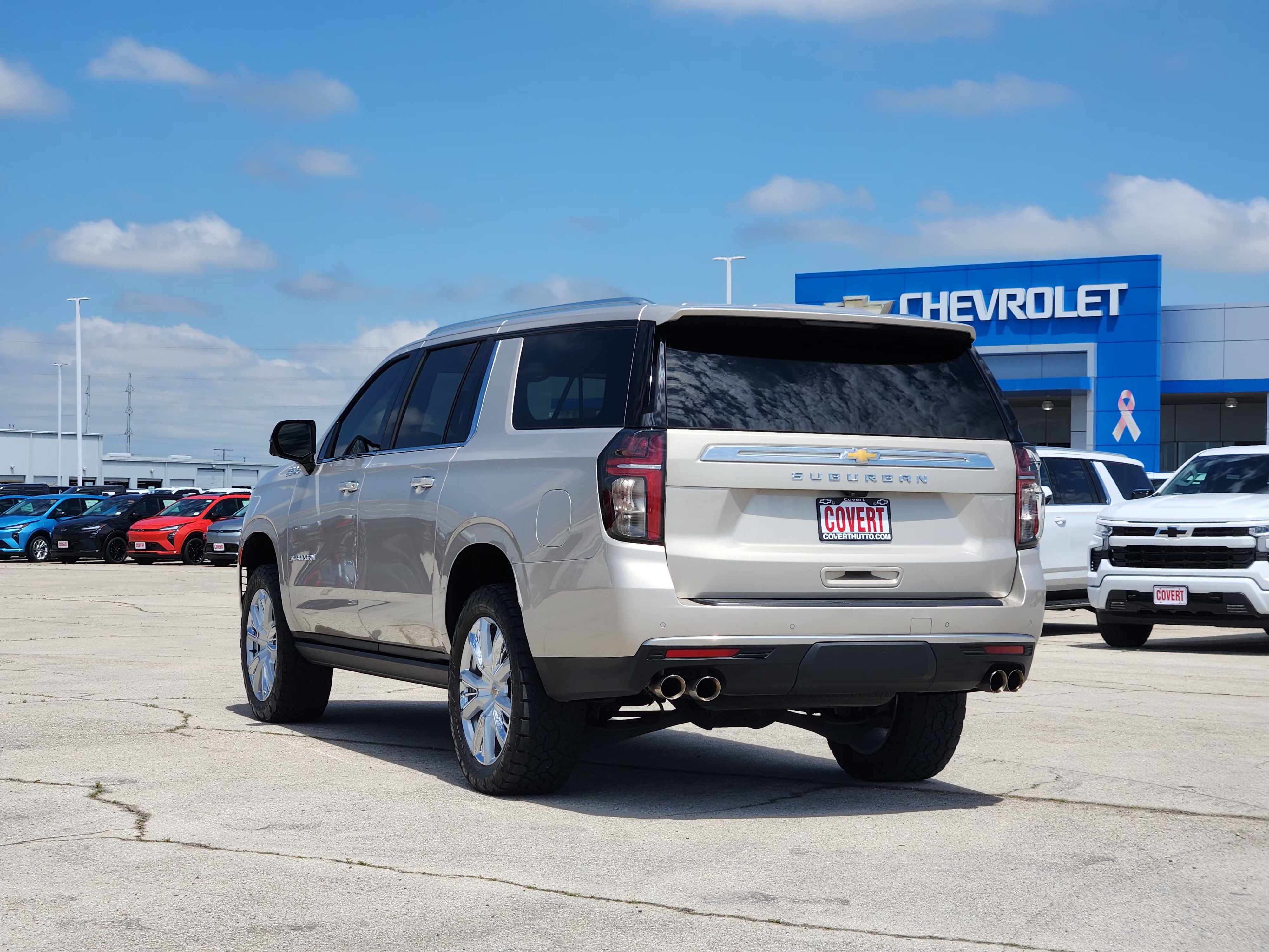 Used 2024 Chevrolet Suburban High Country AWD/4WD image 5
