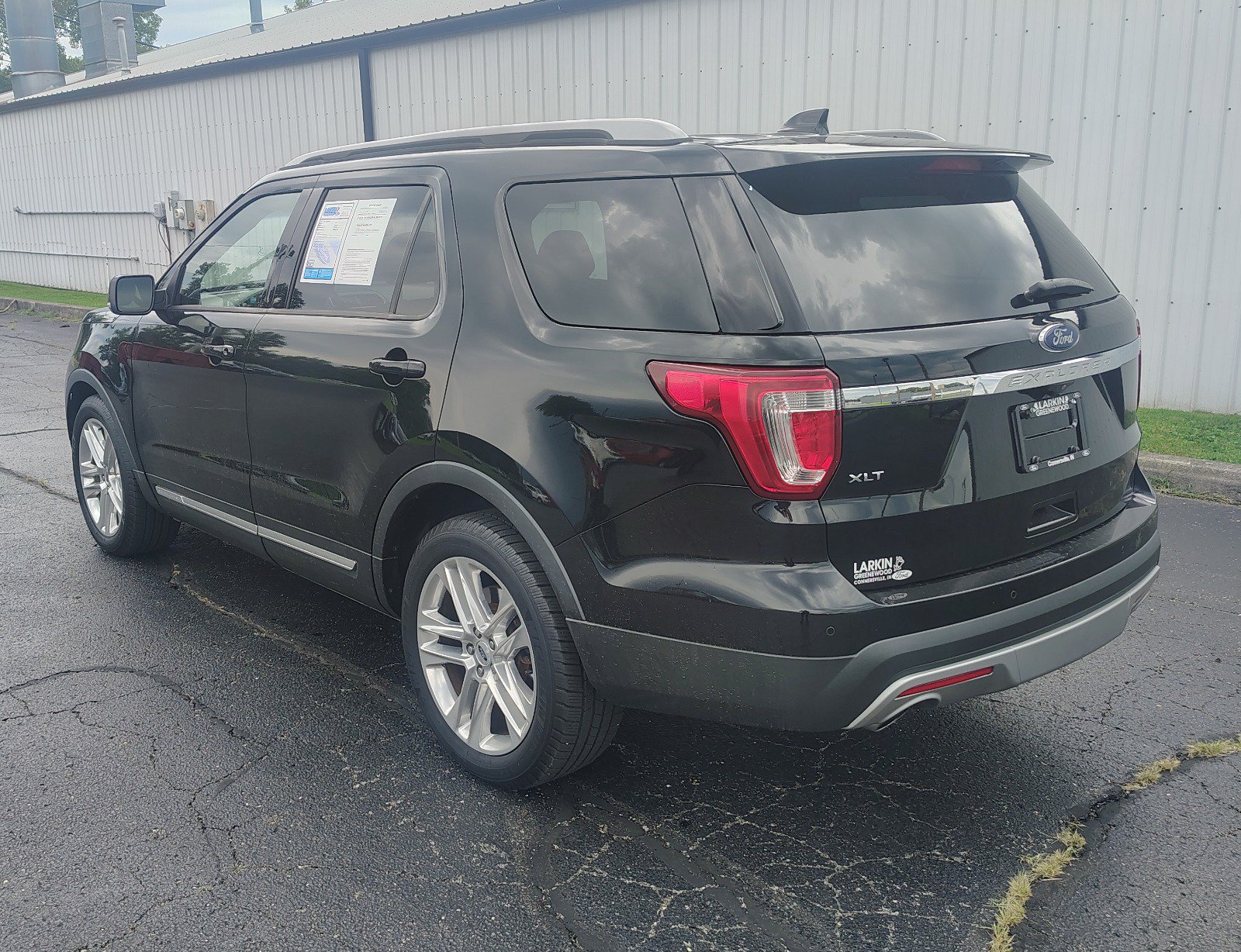 Used 2017 Ford Explorer XLT w/ Equipment Group 201A FWD image 7