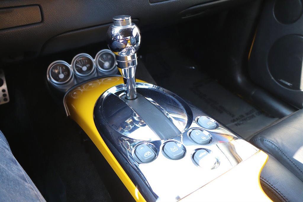 Used 2003 Chevrolet SSR w/ Preferred Equipment Group RWD image 50