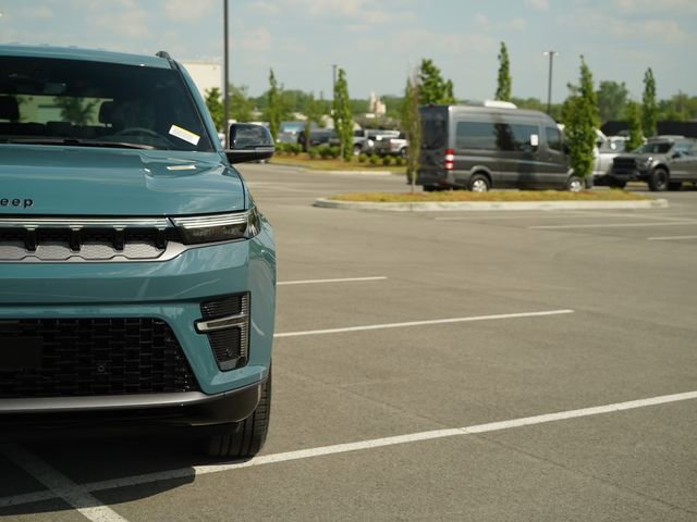 New 2026 Jeep Grand Wagoneer L Limited AWD/4WD image 40