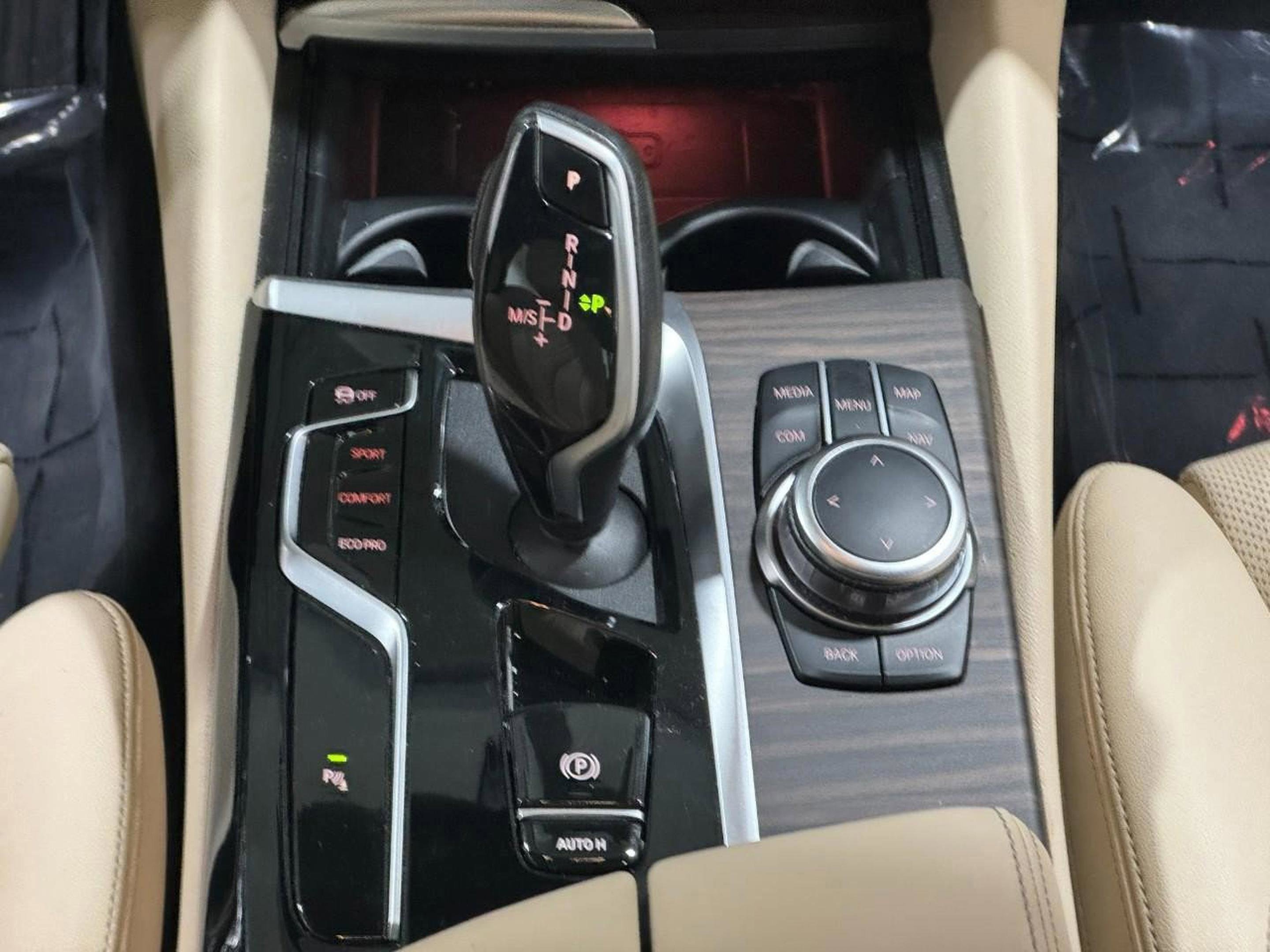 Used 2022 BMW 540i xDrive w/ Premium Package image 14