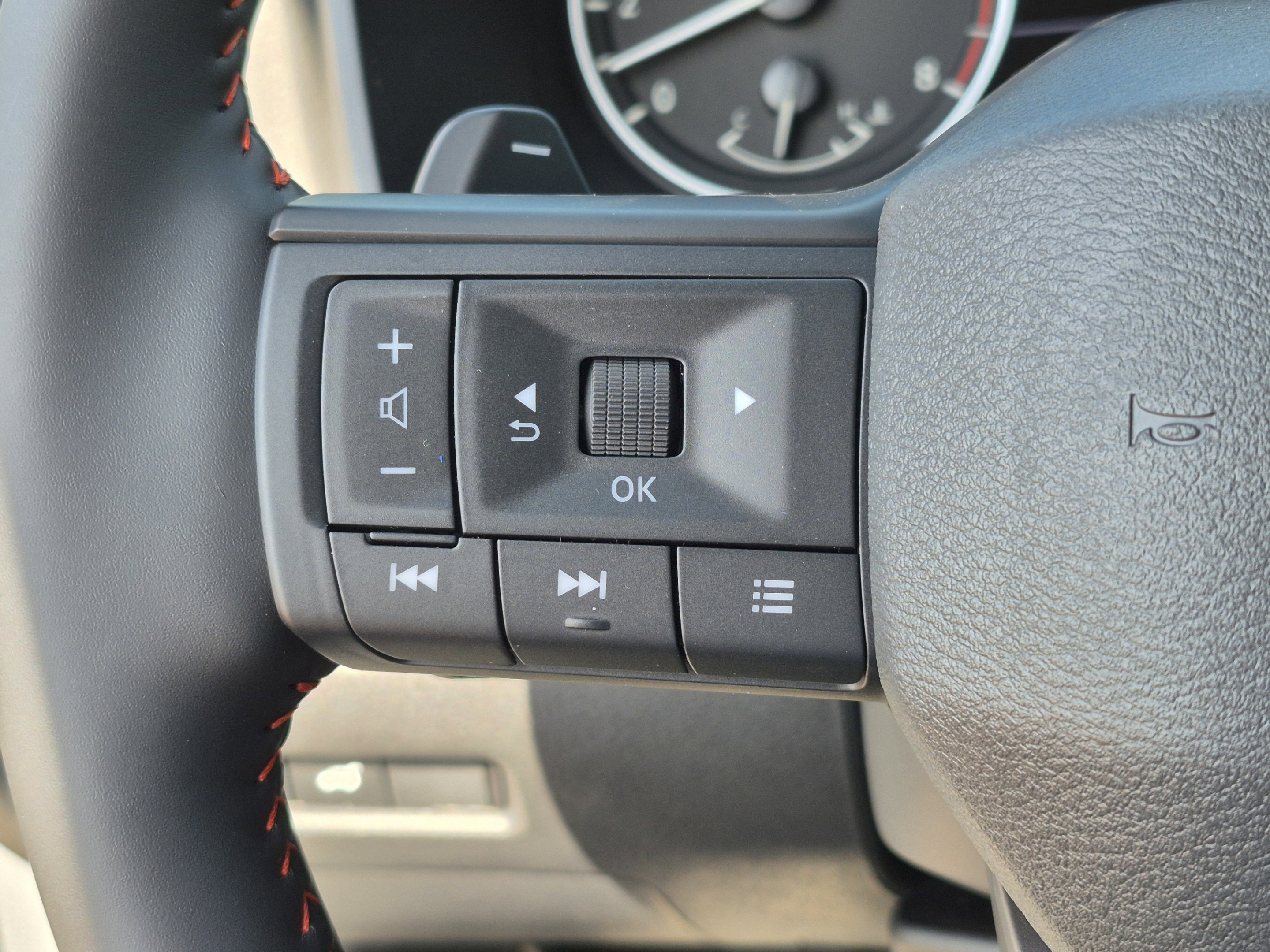 New 2026 Nissan Rogue SV w/ Rock Creek Premium Package AWD/4WD image 31
