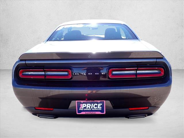 Used 2022 Dodge Challenger SXT RWD image 3