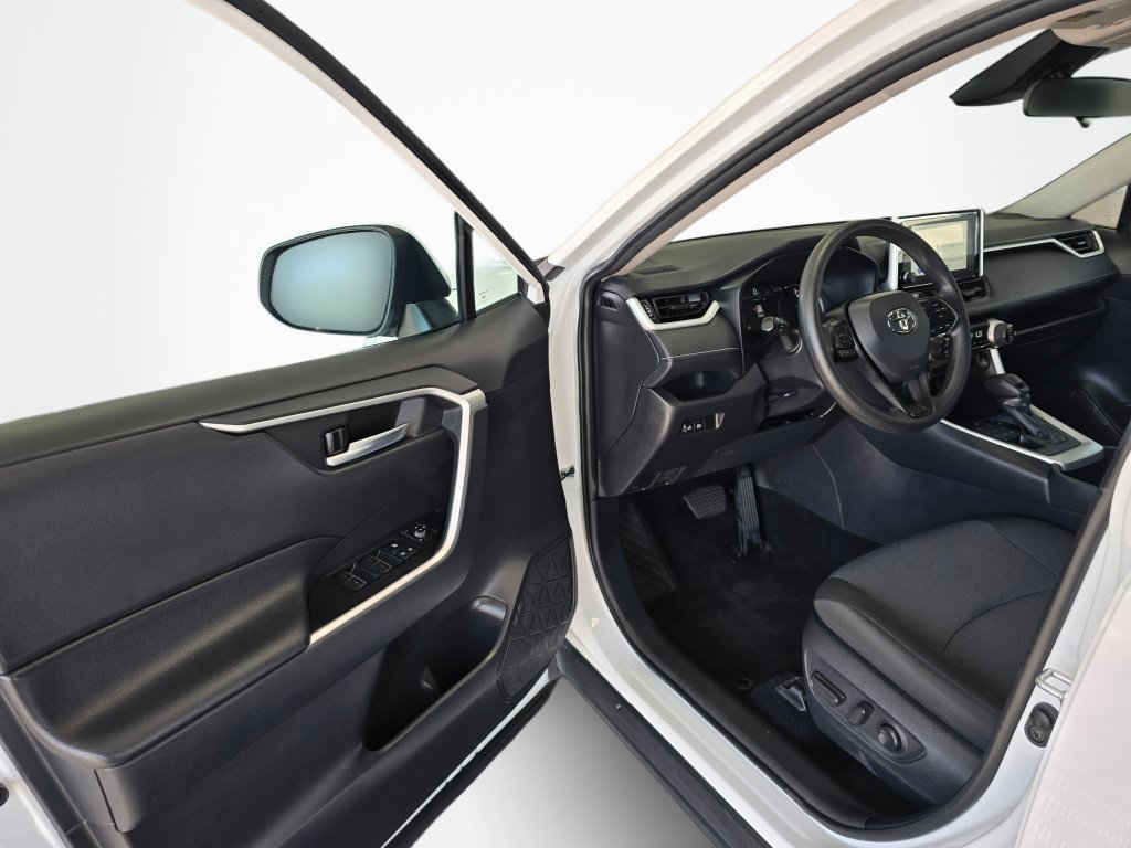Certified 2025 Toyota RAV4 XLE AWD/4WD image 29