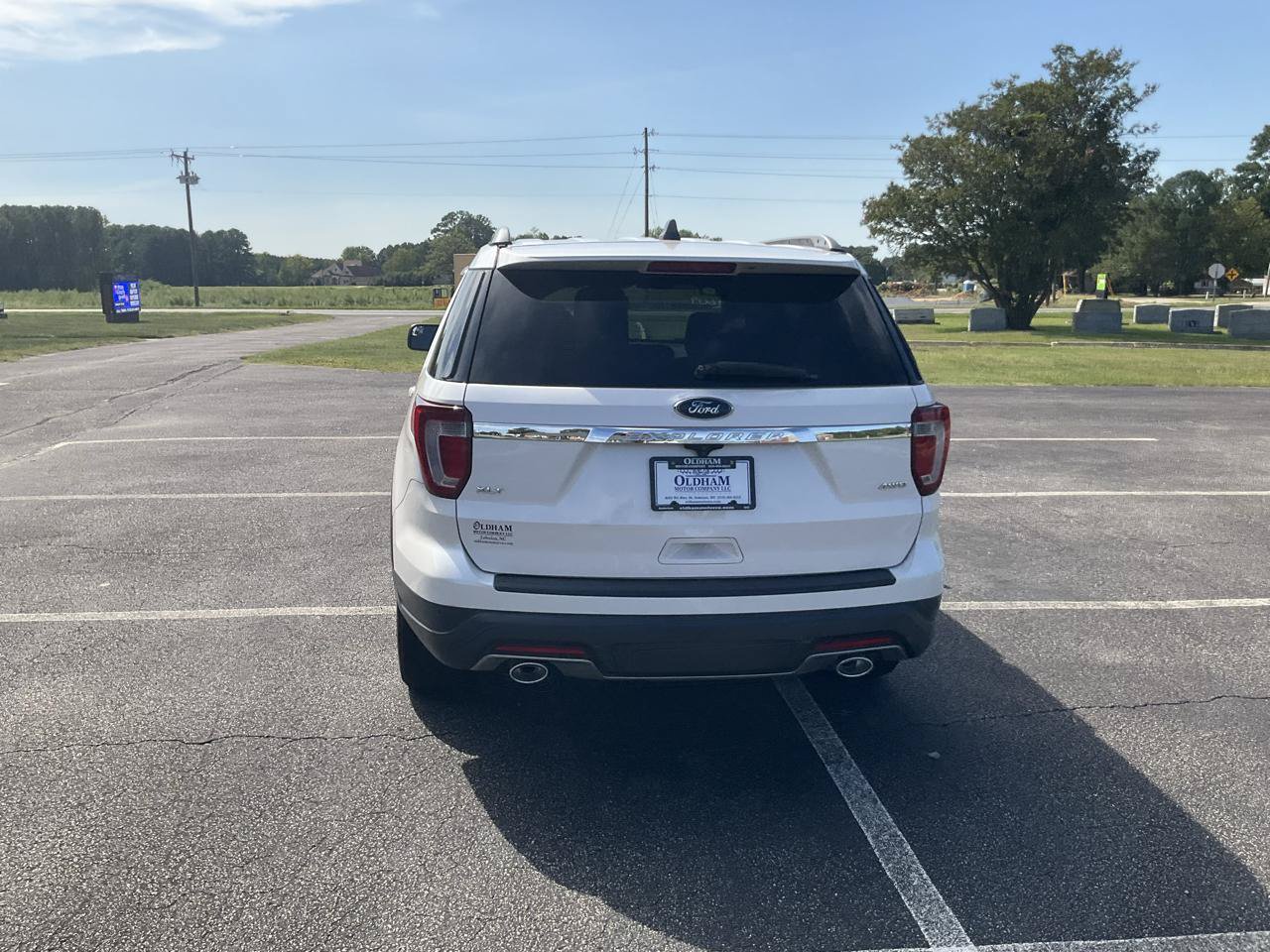 Used 2018 Ford Explorer XLT AWD/4WD image 8