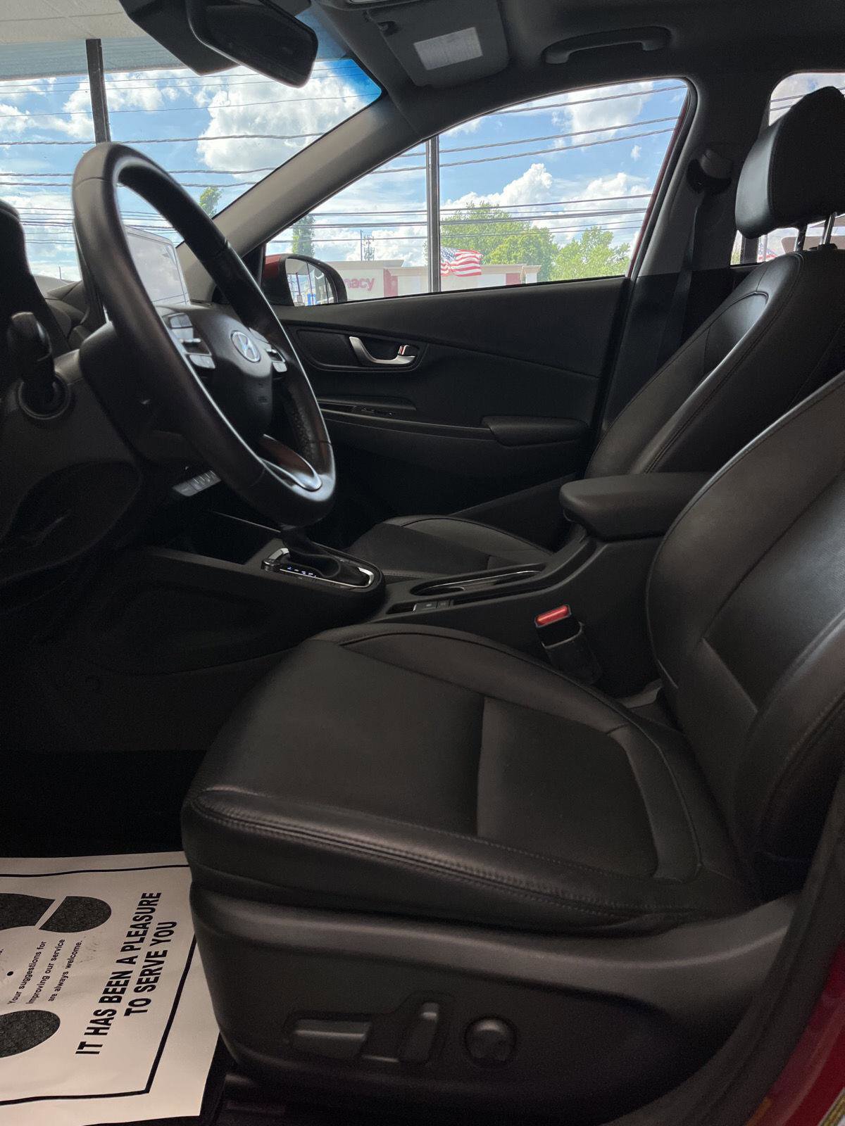 Used 2022 Hyundai Kona Limited w/ Cargo Package image 9