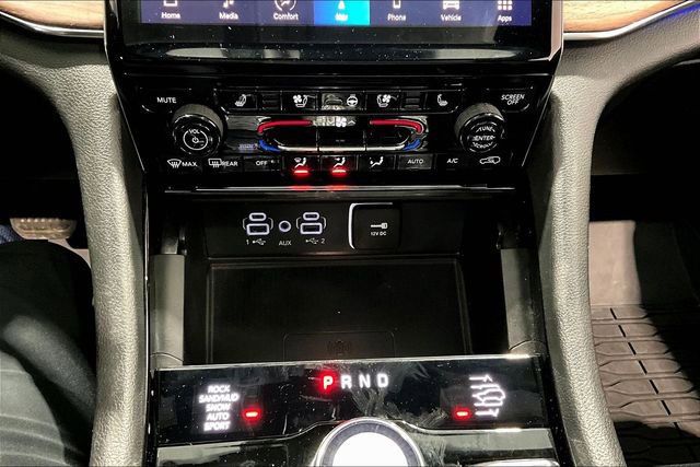 Used 2023 Jeep Grand Cherokee Summit w/ Luxury Tech Group V AWD/4WD image 16