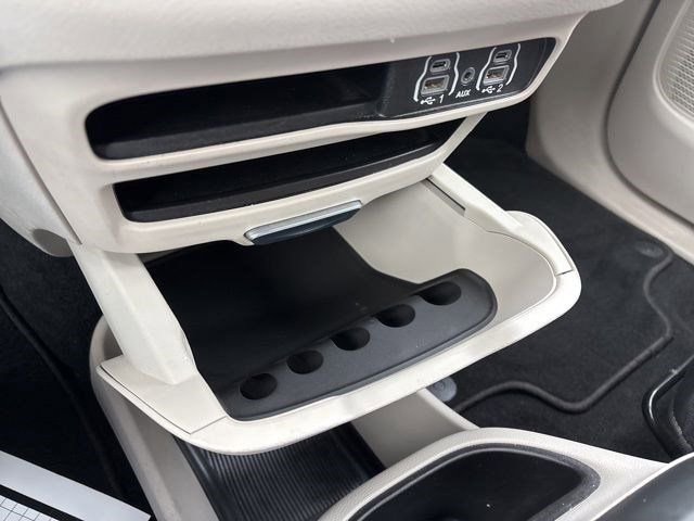 Used 2023 Chrysler Pacifica Touring-L image 26