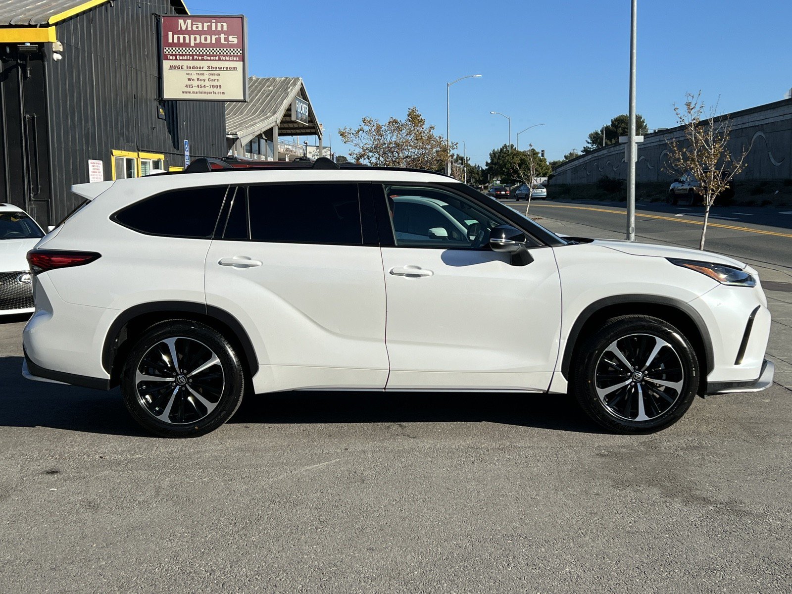 Used 2022 Toyota Highlander XSE FWD image 5