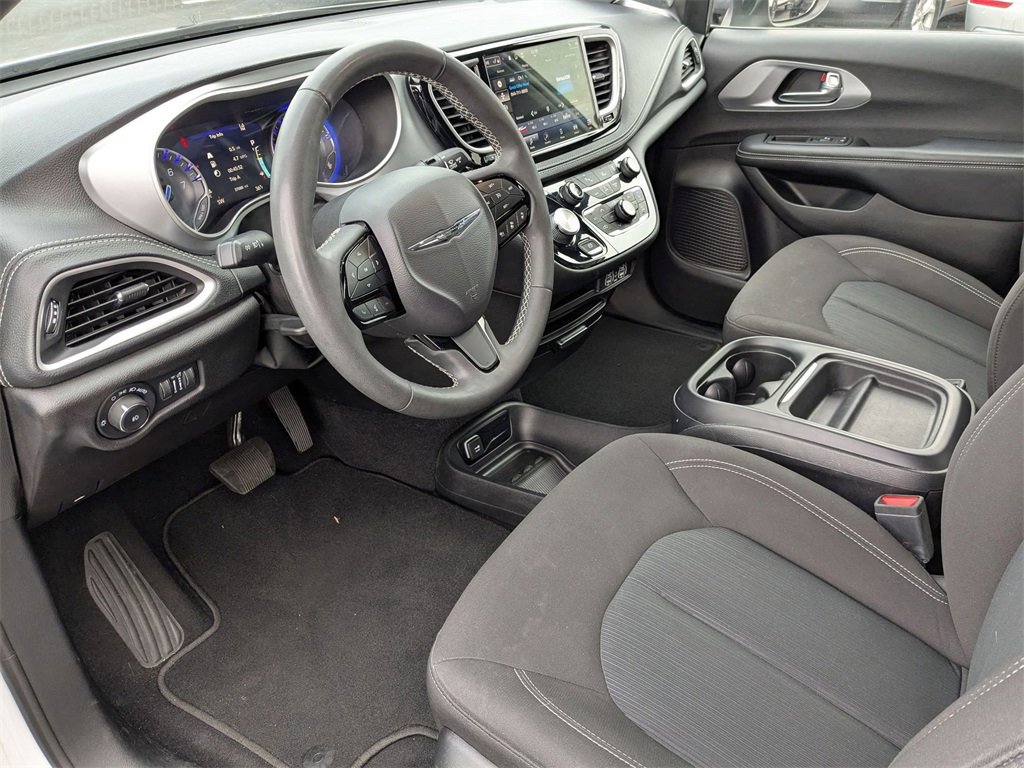 Used 2023 Chrysler Pacifica Touring image 20