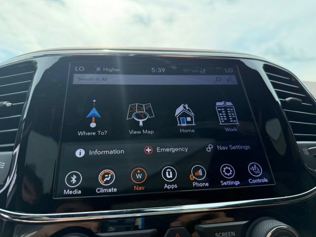 Used 2020 Jeep Grand Cherokee Overland AWD/4WD image 23