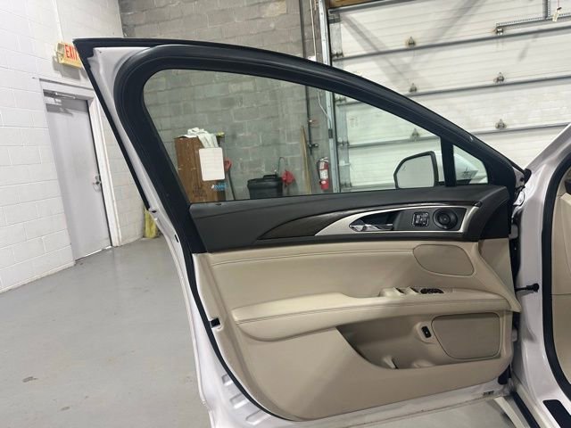 Used 2018 Lincoln MKZ Reserve w/ Climate Package FWD image 13