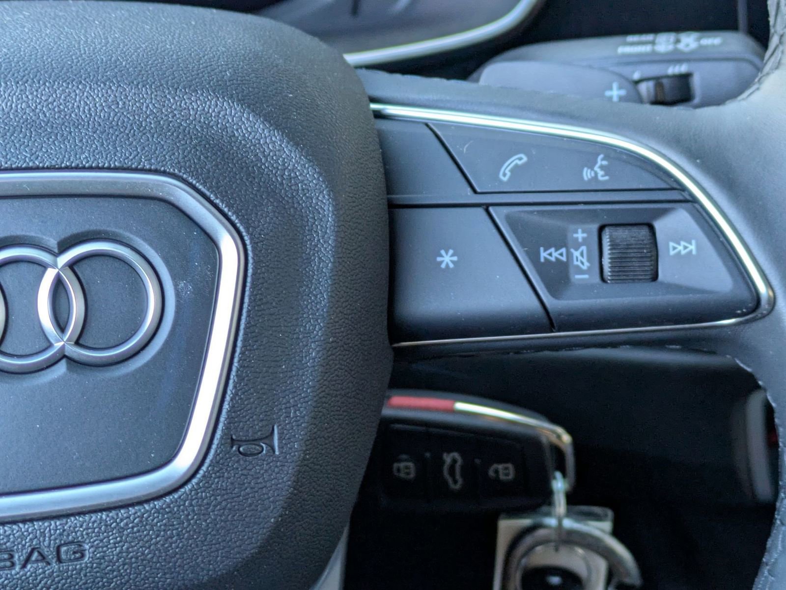 Used 2025 Audi Q3 2.0T Premium w/ Black Optic Sport Package image 11