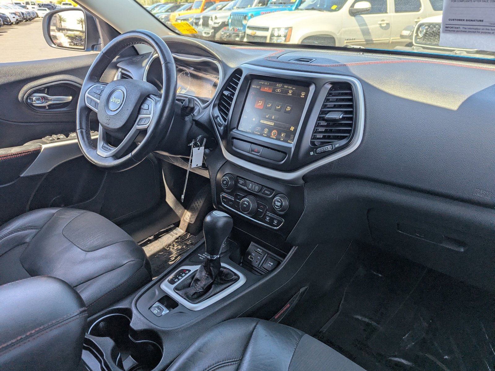 Used 2017 Jeep Cherokee Trailhawk w/ Cold Weather Group image 12