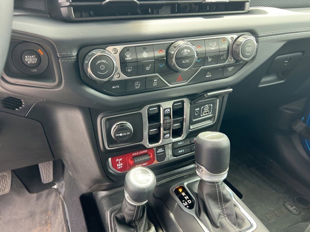 Used 2025 Jeep Gladiator Mojave w/ Convenience Group AWD/4WD image 28
