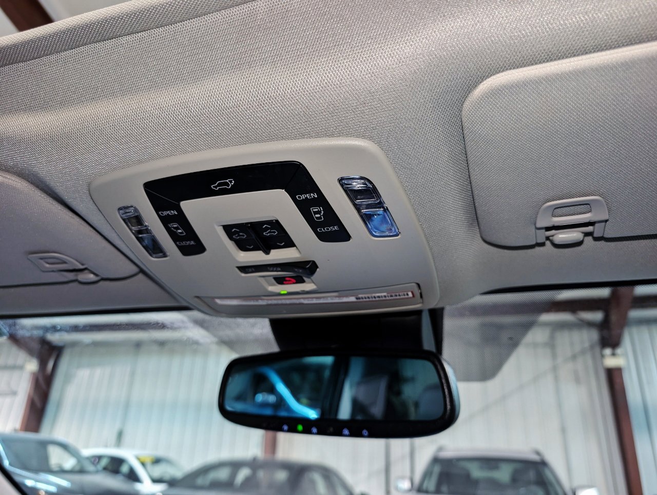 Used 2021 Toyota Sienna XLE w/ XLE Plus Package FWD image 40