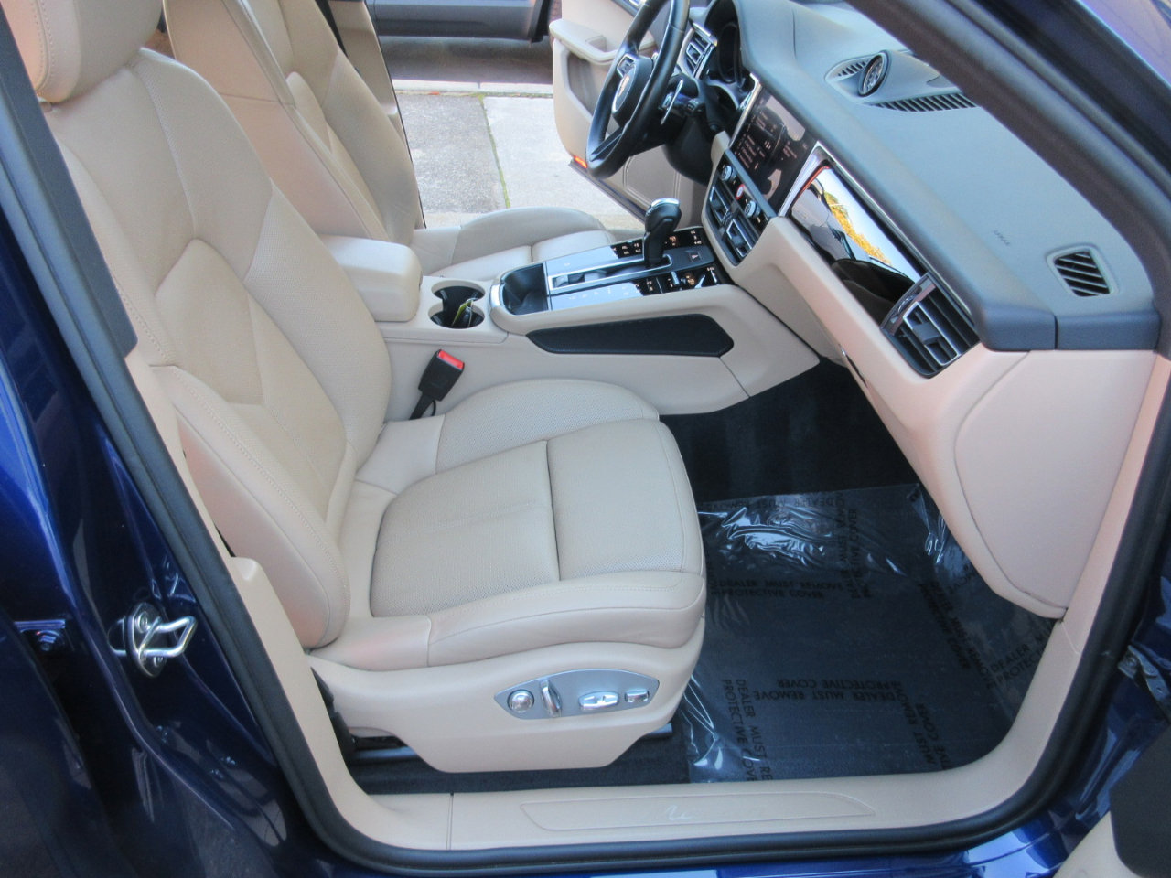 Used 2024 Porsche Macan image 22