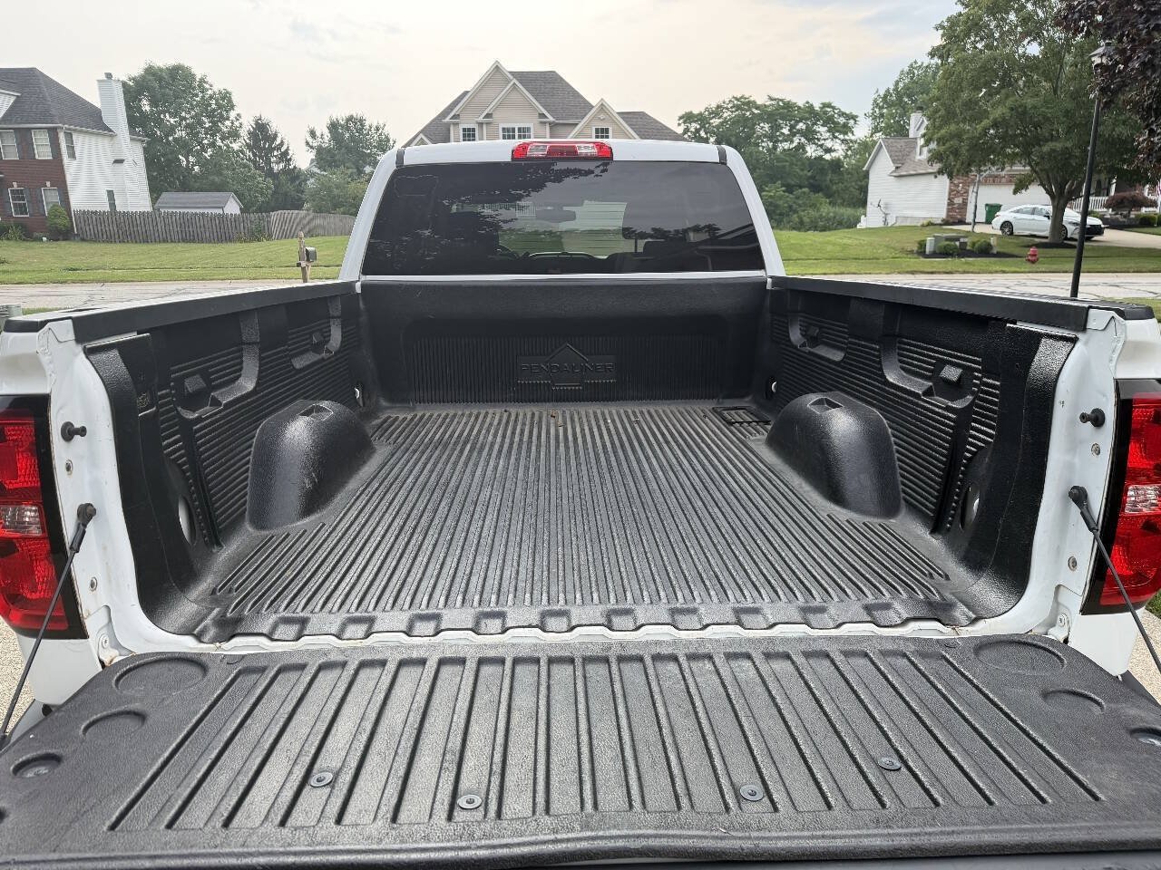 Used 2018 Chevrolet Silverado 1500 Custom w/ Custom Value Package AWD/4WD image 8