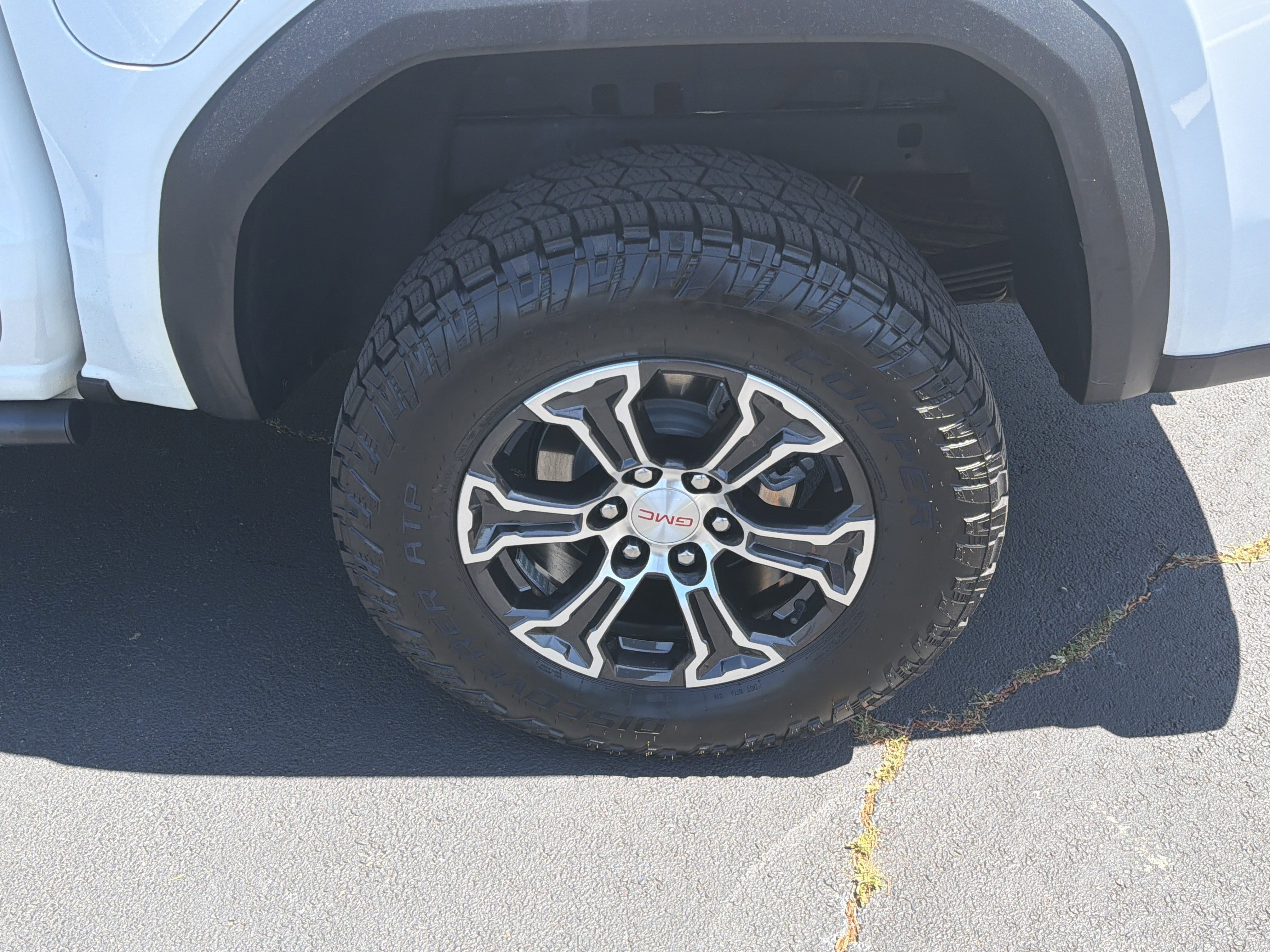 Used 2024 GMC Canyon AT4 w/ Technology Package AWD/4WD image 23