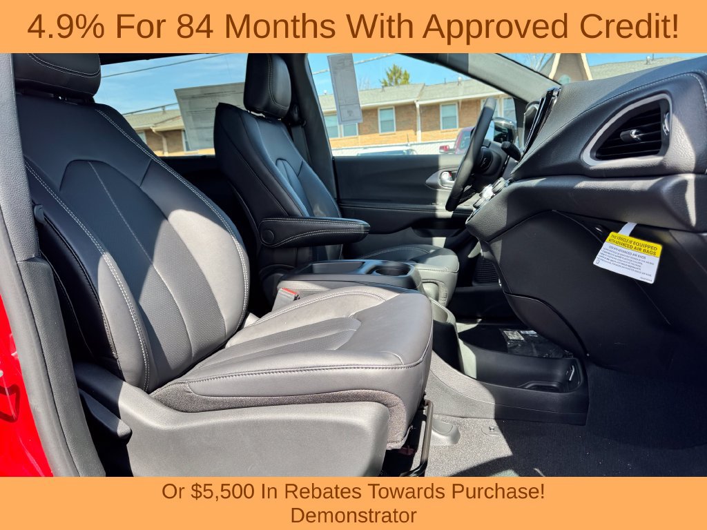 New 2026 Chrysler Pacifica Select FWD image 10