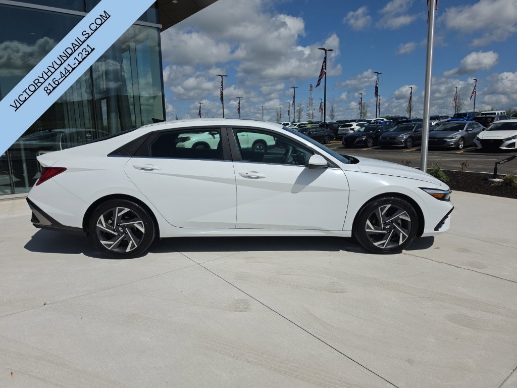 Used 2025 Hyundai Elantra SEL FWD image 7