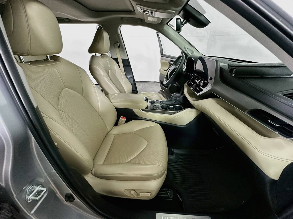 Used 2023 Toyota Highlander Limited AWD/4WD image 12