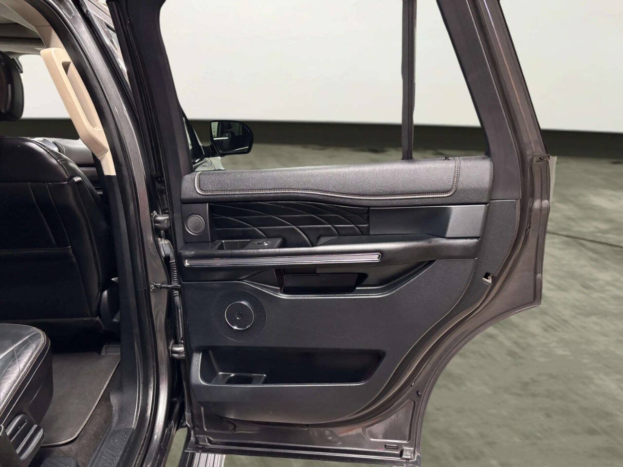 Used 2019 Ford Expedition Platinum AWD/4WD image 21