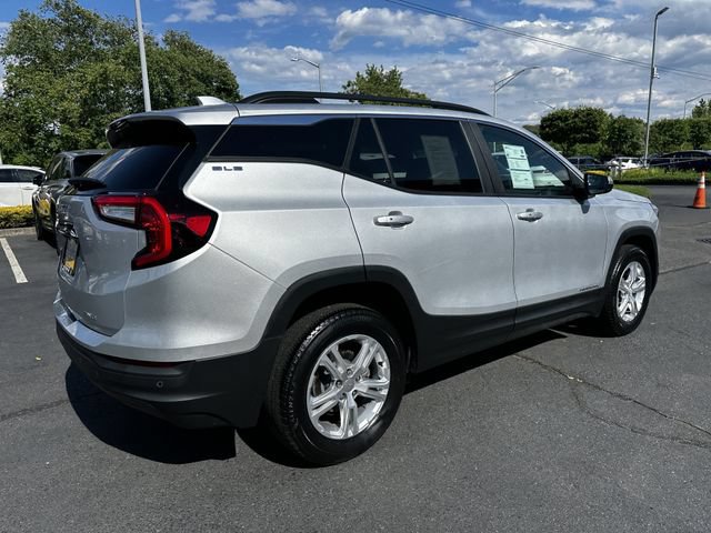 Used 2022 GMC Terrain SLE w/ Driver Convenience Package AWD/4WD image 5