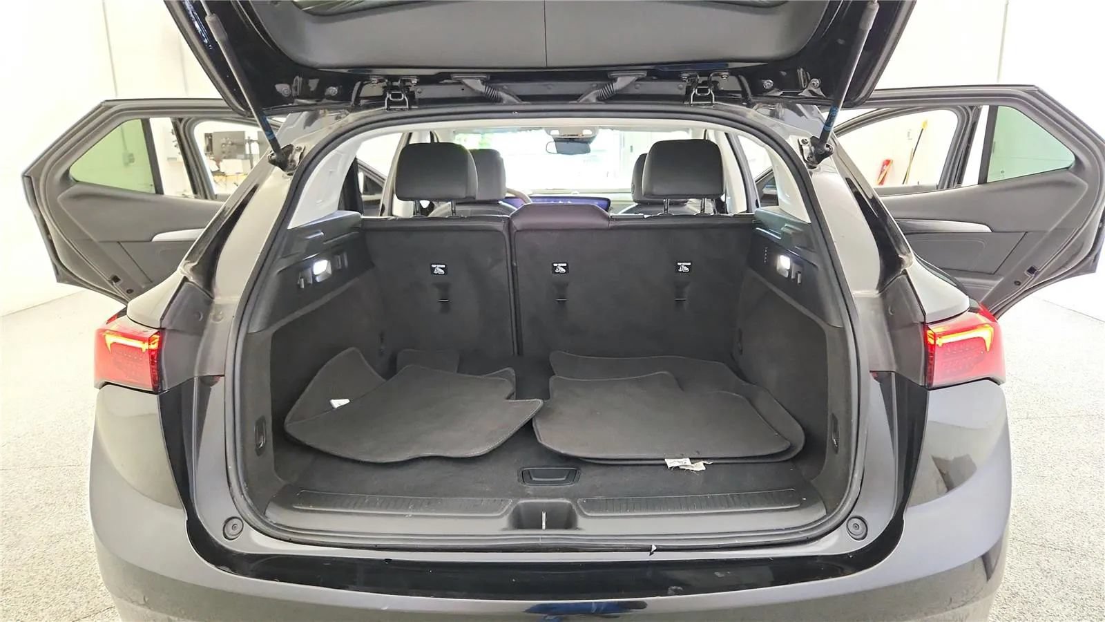 Used 2024 Buick Envision Preferred AWD/4WD image 39