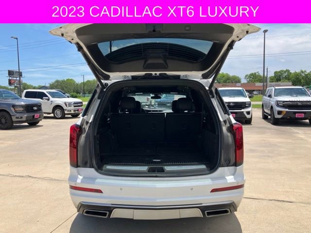 Used 2023 Cadillac XT6 Luxury w/ LPO, Floor Liner Package FWD image 15