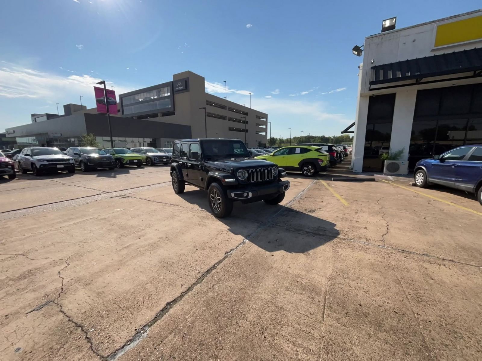 Used 2025 Jeep Wrangler Sahara image 15