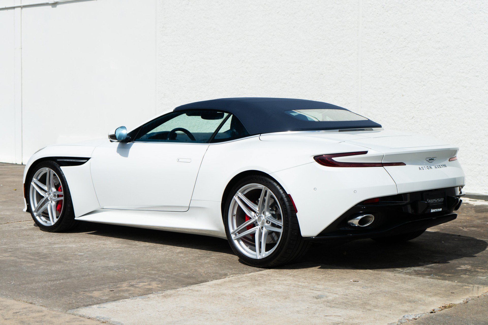 Used 2025 Aston Martin DB12 Convertible RWD image 4