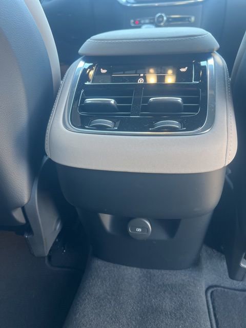 New 2026 Volvo XC90 B6 Core image 28