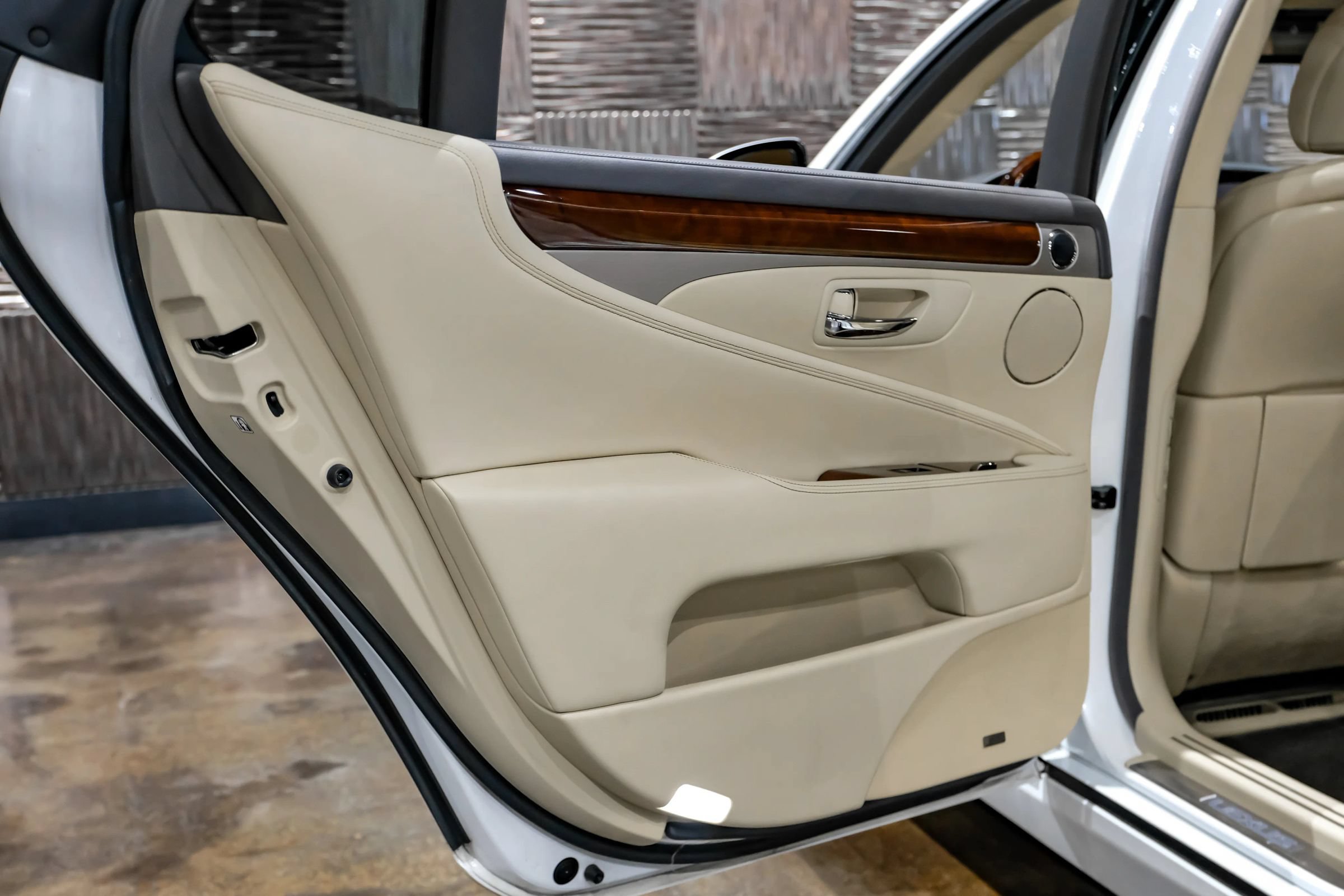 Used 2015 Lexus LS 460 L RWD image 41