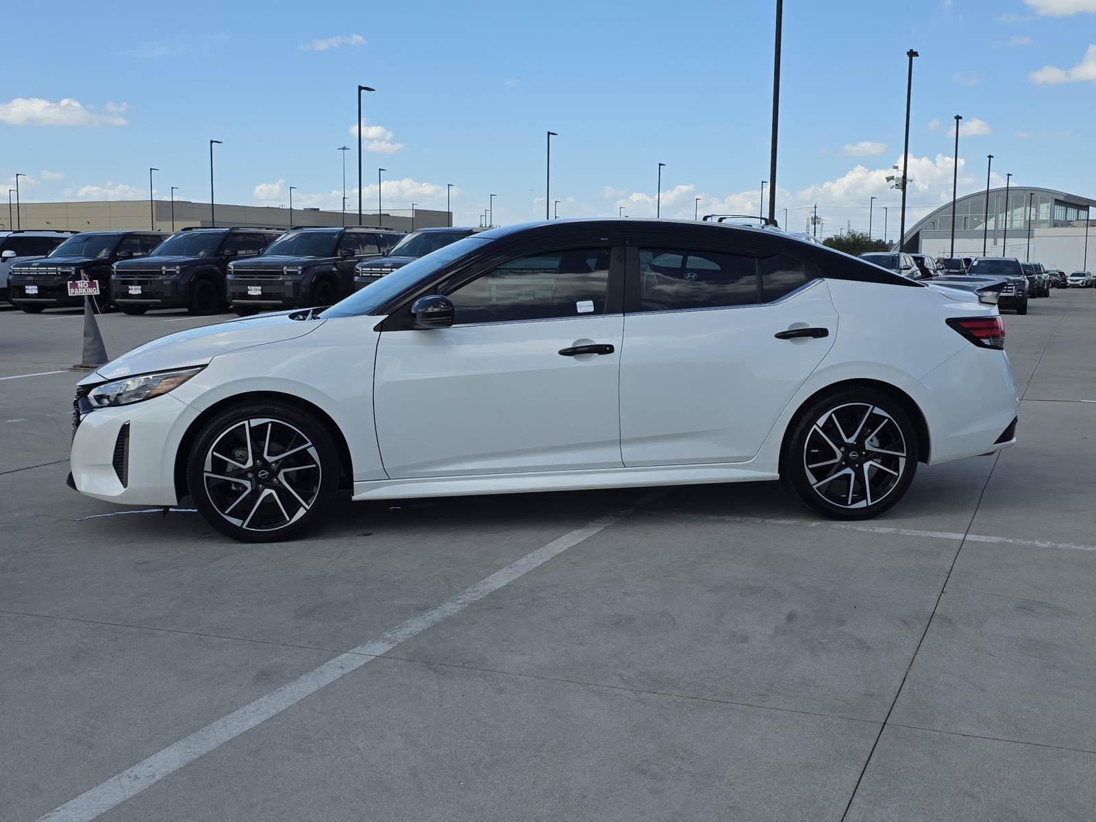 Used 2024 Nissan Sentra SR FWD image 2